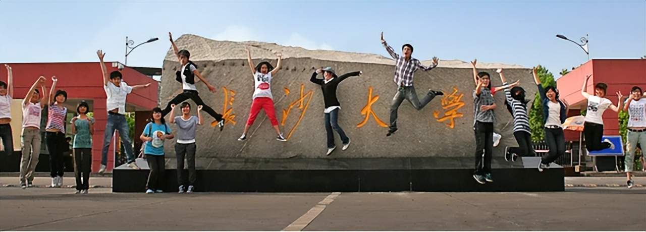 暑假通知！全国多所高校公布放假时间，学生：终于解除封印了