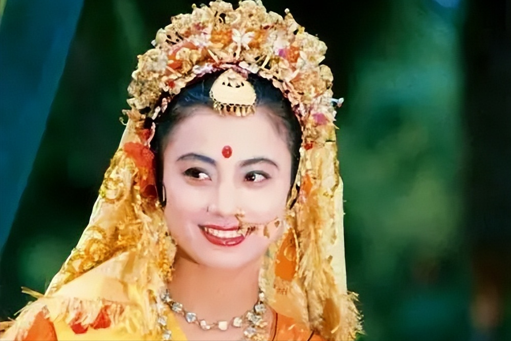 "玉兔精"李玲玉开直播,忆《西游记》趣事惹争议,被讽吃相难看