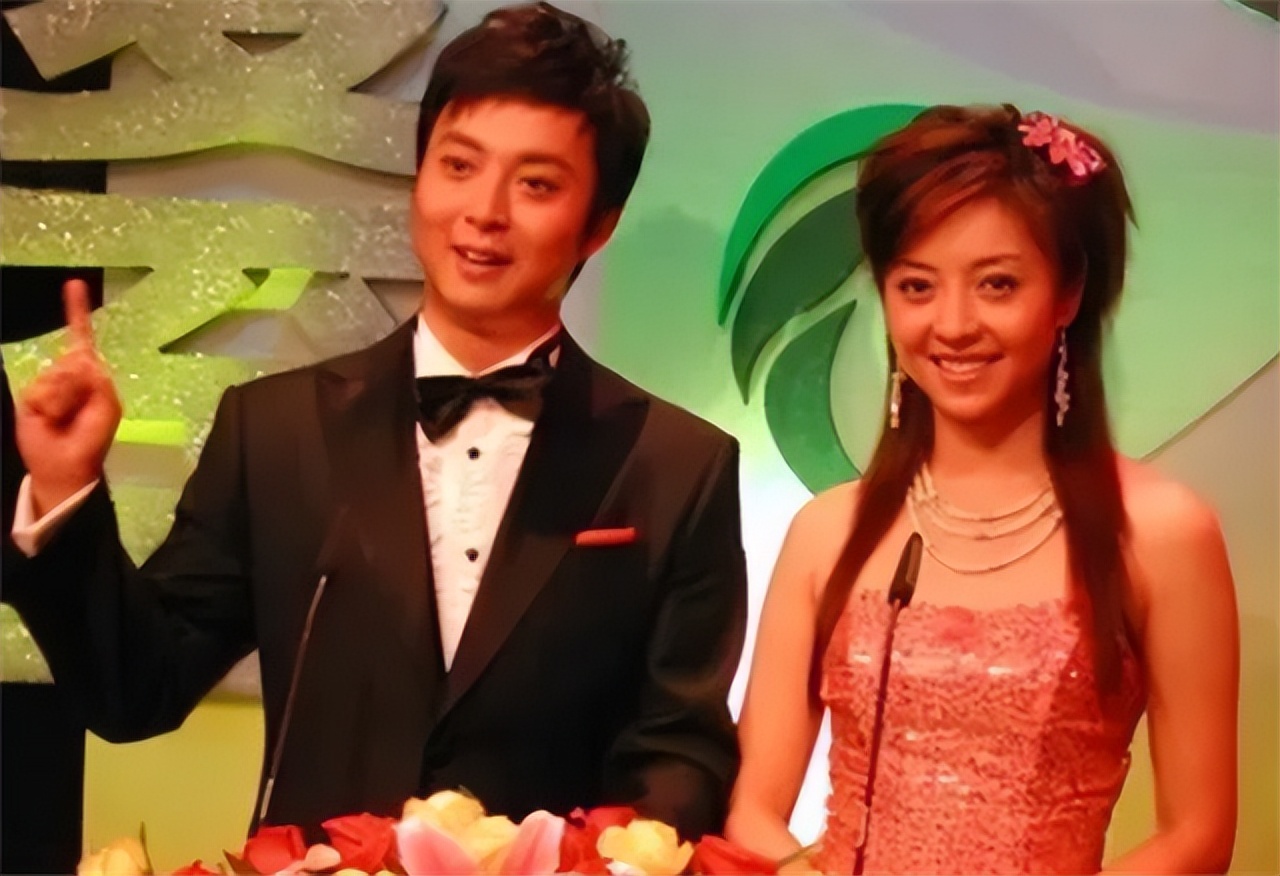 15年四川女主播因内急溺亡，现场只剩一只高跟鞋，土地上明显抓痕