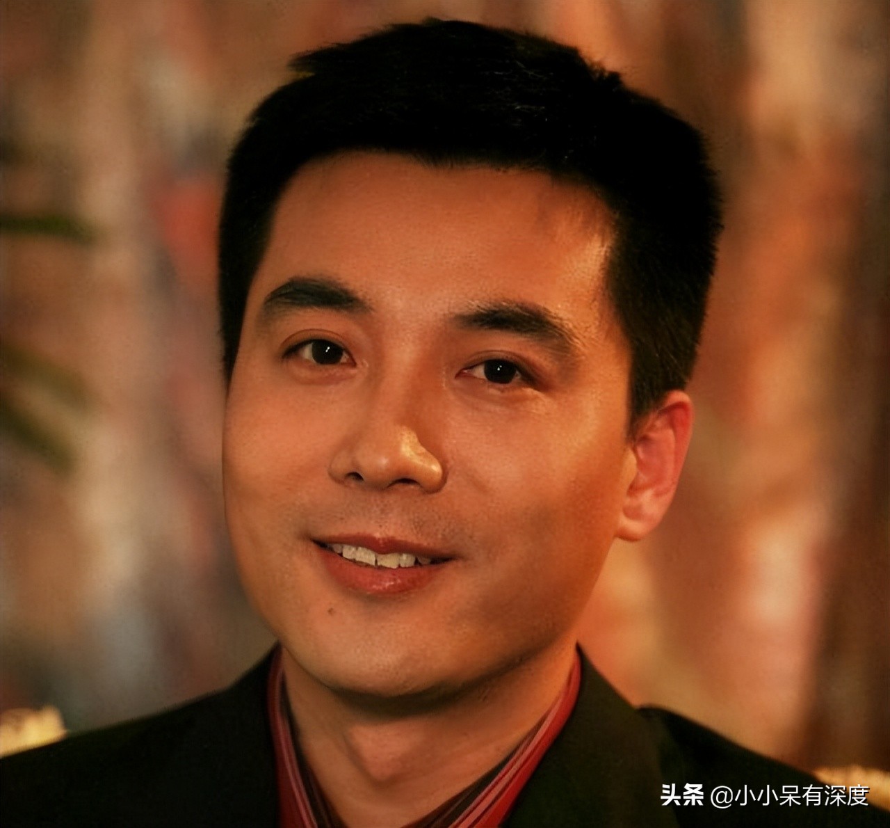 央视国脸郭志坚近况，他隐藏多年的妻子曝光，儿子也是一位帅小伙