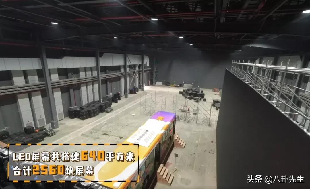 《开端》原来是这样拍出来的?公交车外全是屏幕,为真实烧三辆车