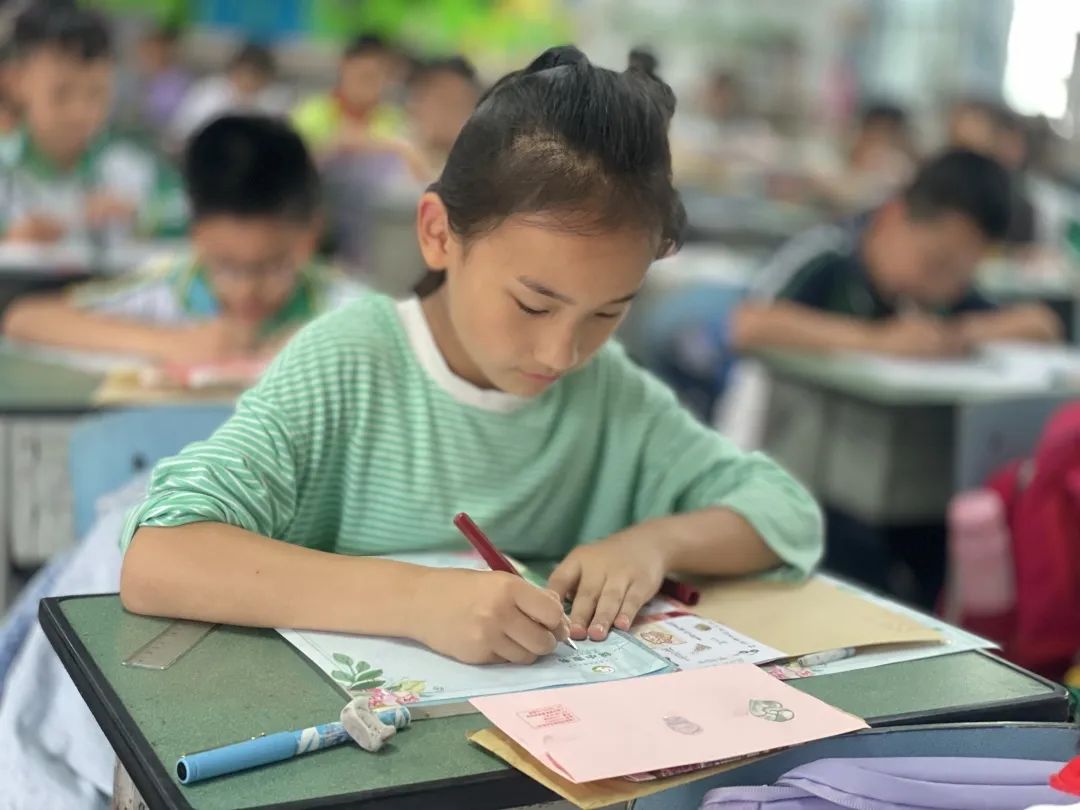 四川天府新区锦江小学与新疆一团中心小学开展书信手拉手实践活动