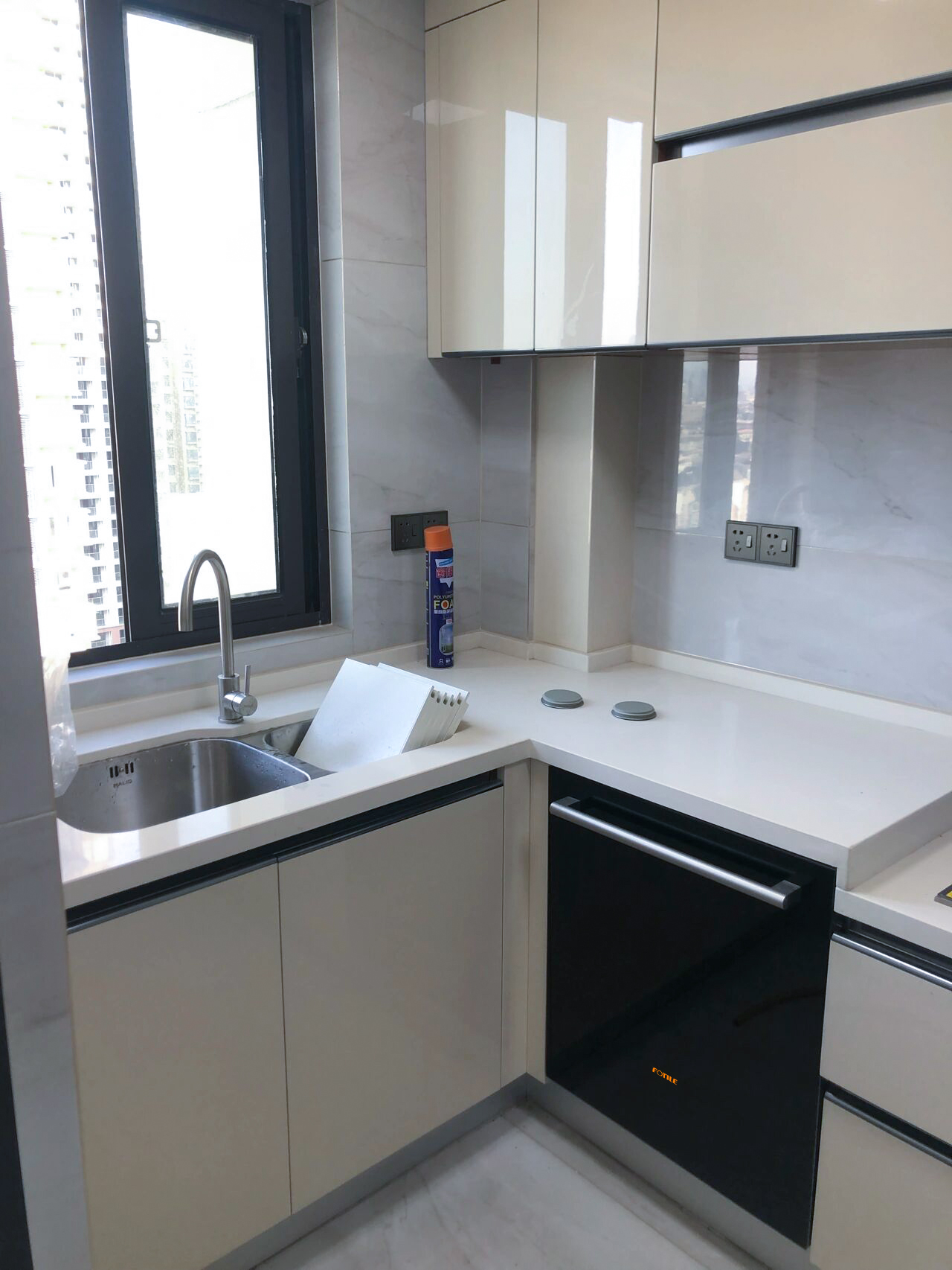 客厅书房一体化，大空间串联双阳台，一处酝酿诗意一处盛放生活