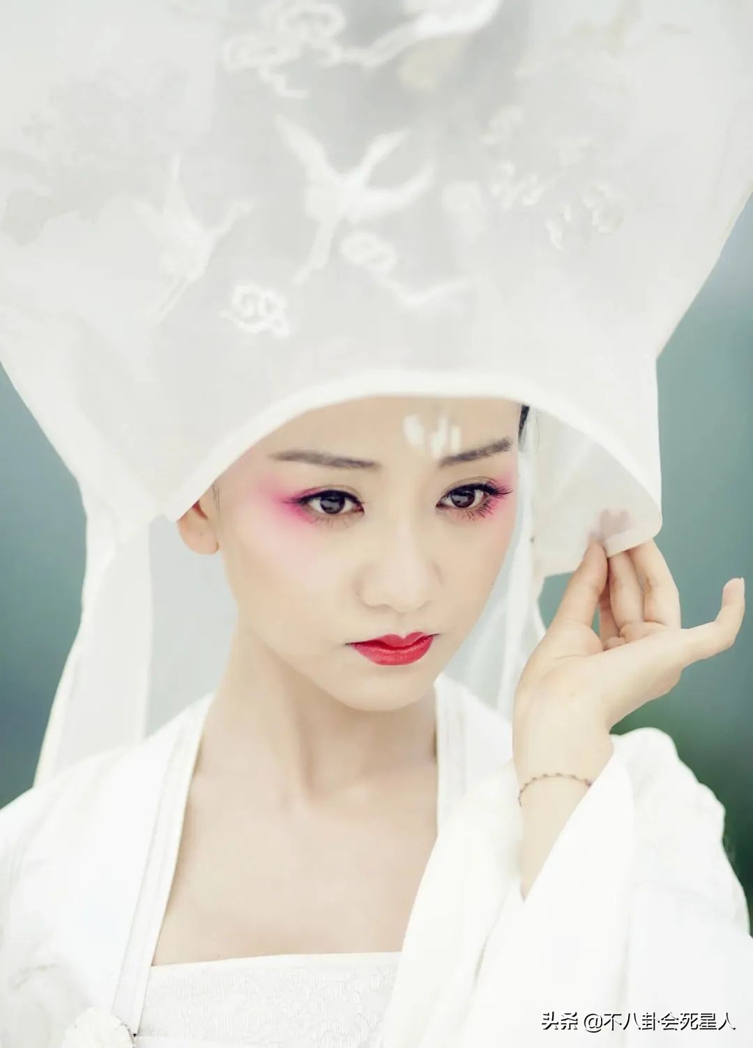 ​明明绝美，却总被吐槽长得丑，“不上镜”把这些明星“害惨了”