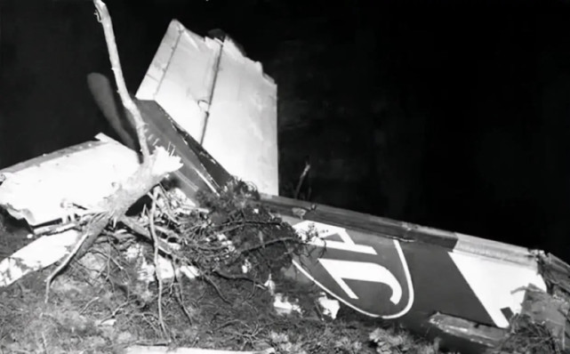 空难史上的奇迹！22岁空姐万米高空无伞坠落，幸运生还