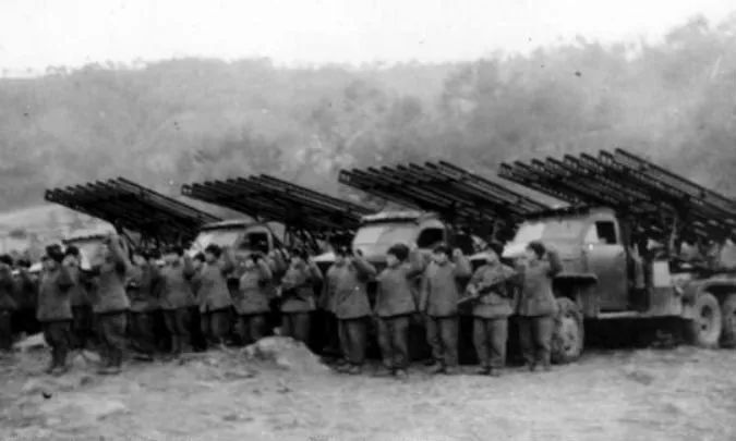 1953��7�£����Ϲ���˾�����ζ��벻����־Ը�������״γ����Լ�