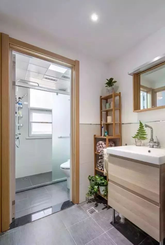 90平两室一厅，独立书房，还有特大阳台，怎么装修的？