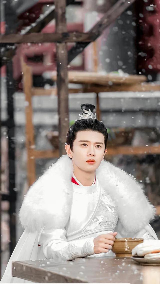 虎背熊腰别穿貂，有人臃肿邋遢，有人雍容华贵，差别太明显