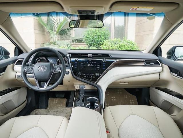 开完大众迈腾，再开丰田凯美瑞，对比后车主说了心里话