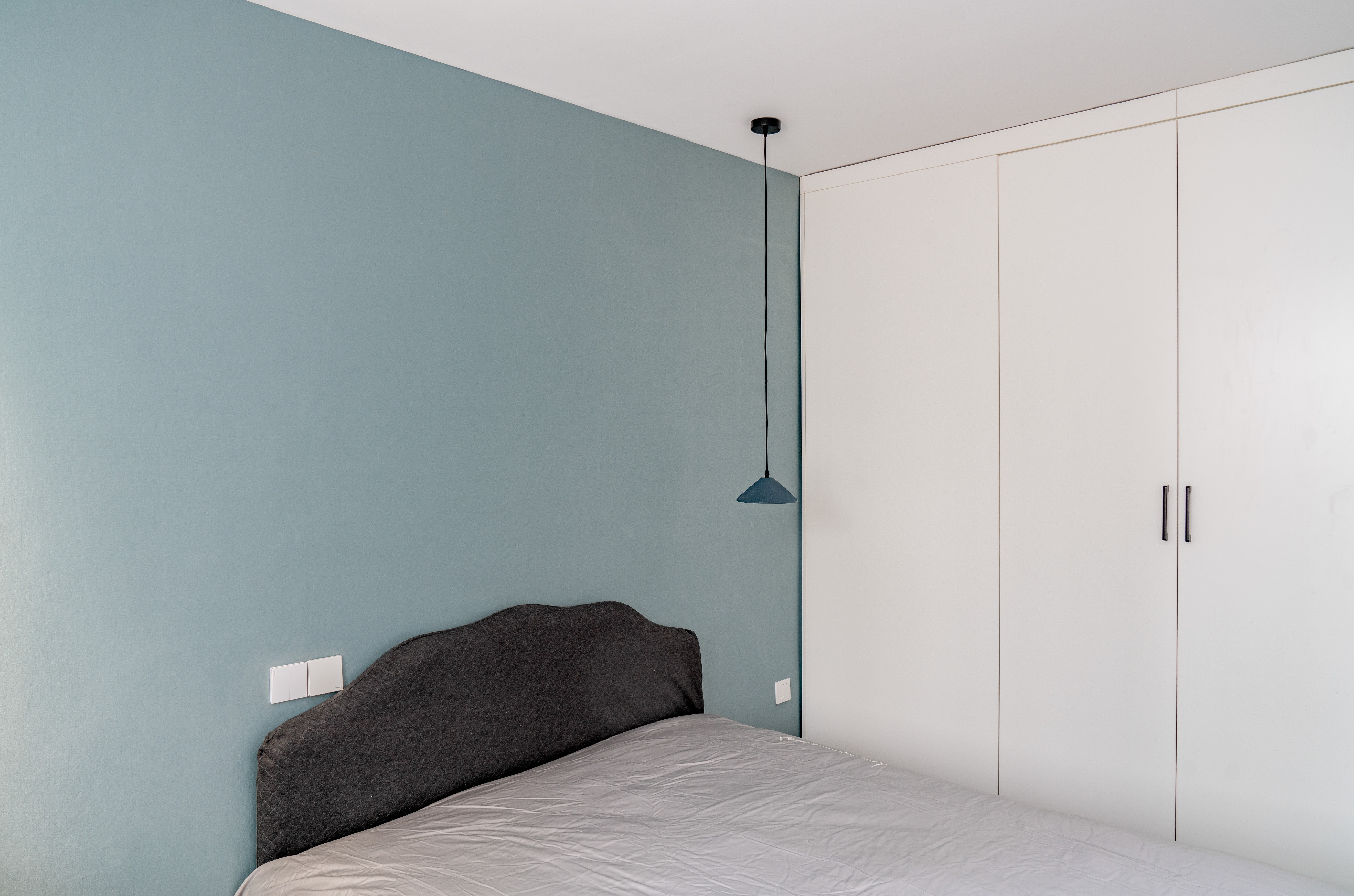 20年老房蜕变重生，为60+老夫妇打造黑白前卫家居