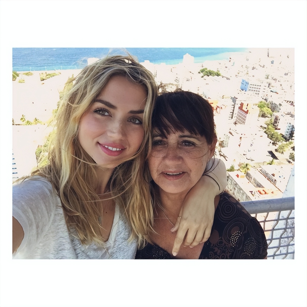 美国人眼中的纯欲系女神：揣着300美元离开古巴，如今征服好莱坞