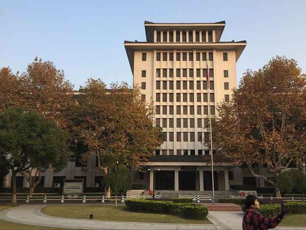 浙江大学：一隐名校友捐赠2.5亿，支持基础学科，究竟是何方神圣