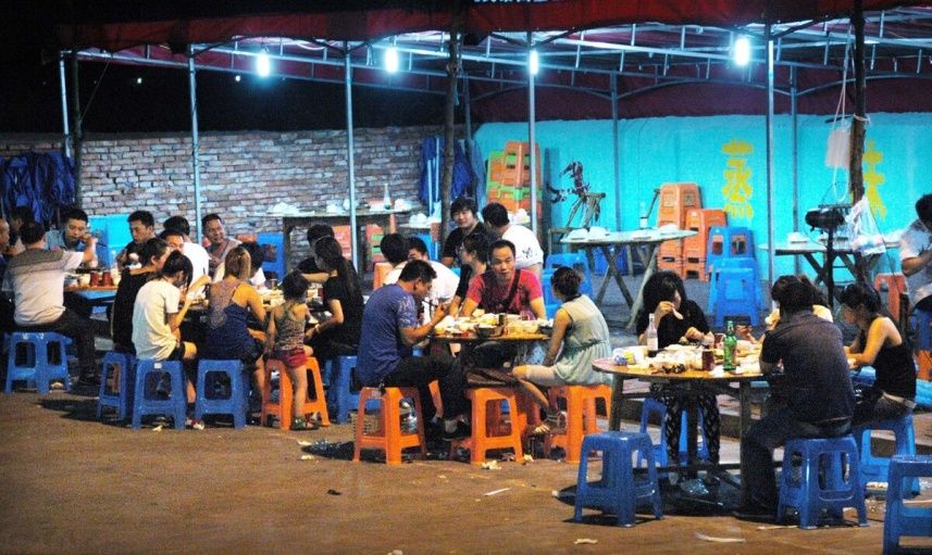 5个“大湾区哥哥”广州开大排档，3菜1汤1600元，能卖出去吗？