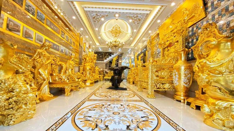 越南一名商人打造一栋「黄金屋」，屋内包含墙壁、家具和装饰品全是镀金打造