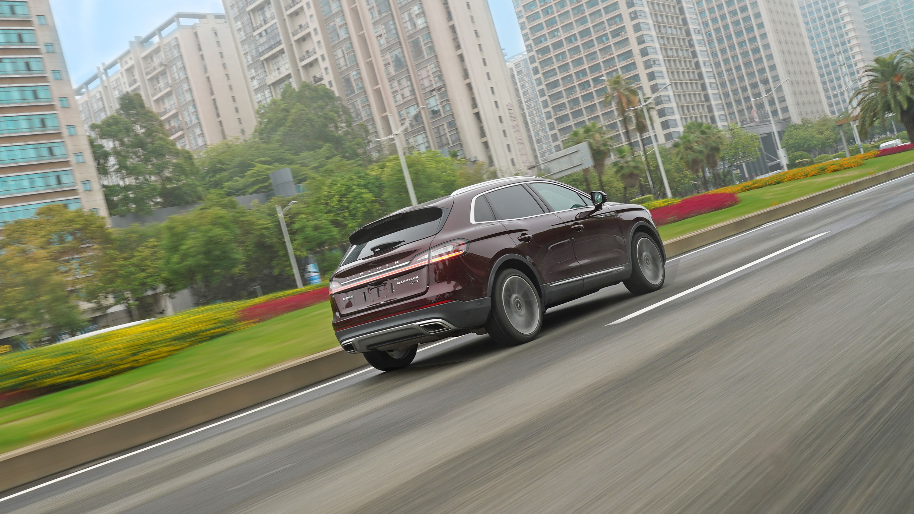 试驾林肯航海家：40万就能买到大V6，还要什么BBA？
