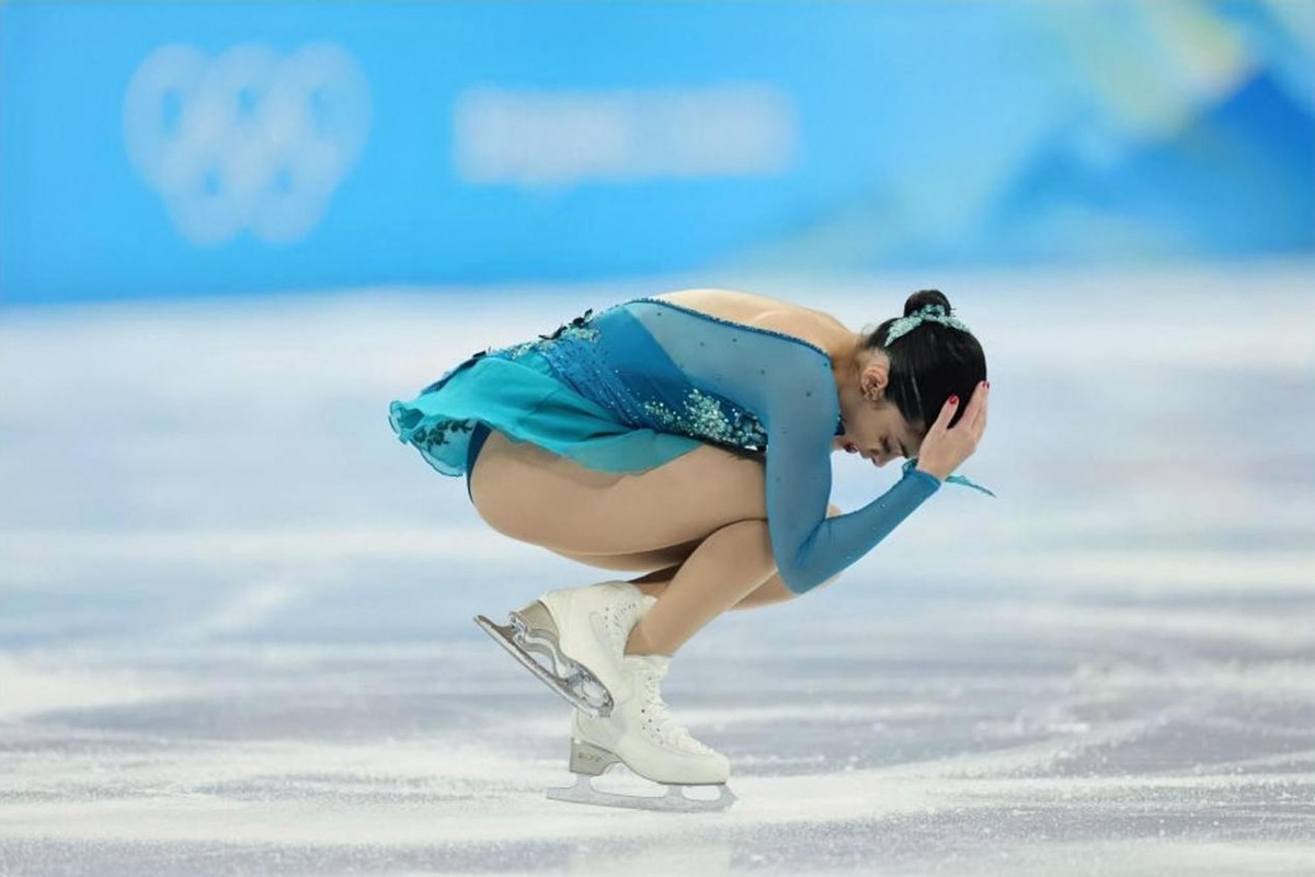 衣着单薄，花样滑冰女运动员为何只穿短裙比赛？难道赛场上不冷？