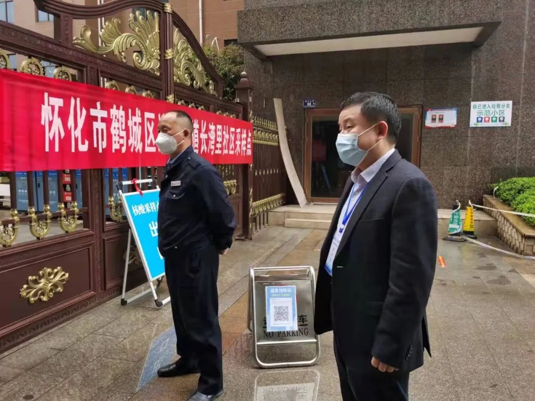 市人大常委会领导深入各联点社区督导疫情防控工作