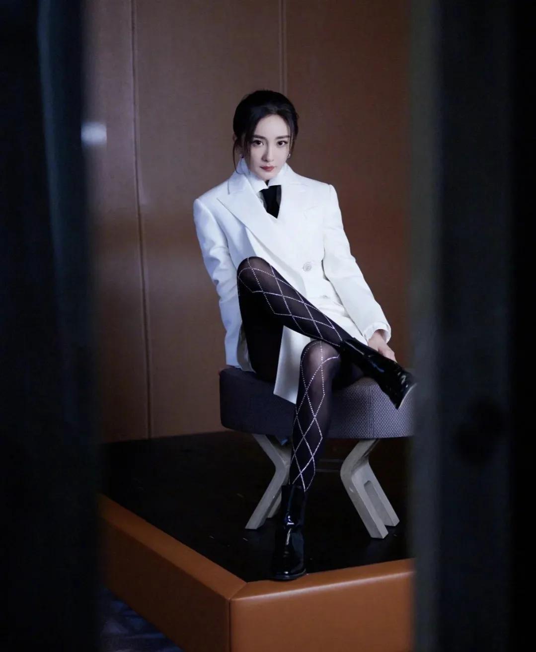 为什么有人说杨幂的腿是p的