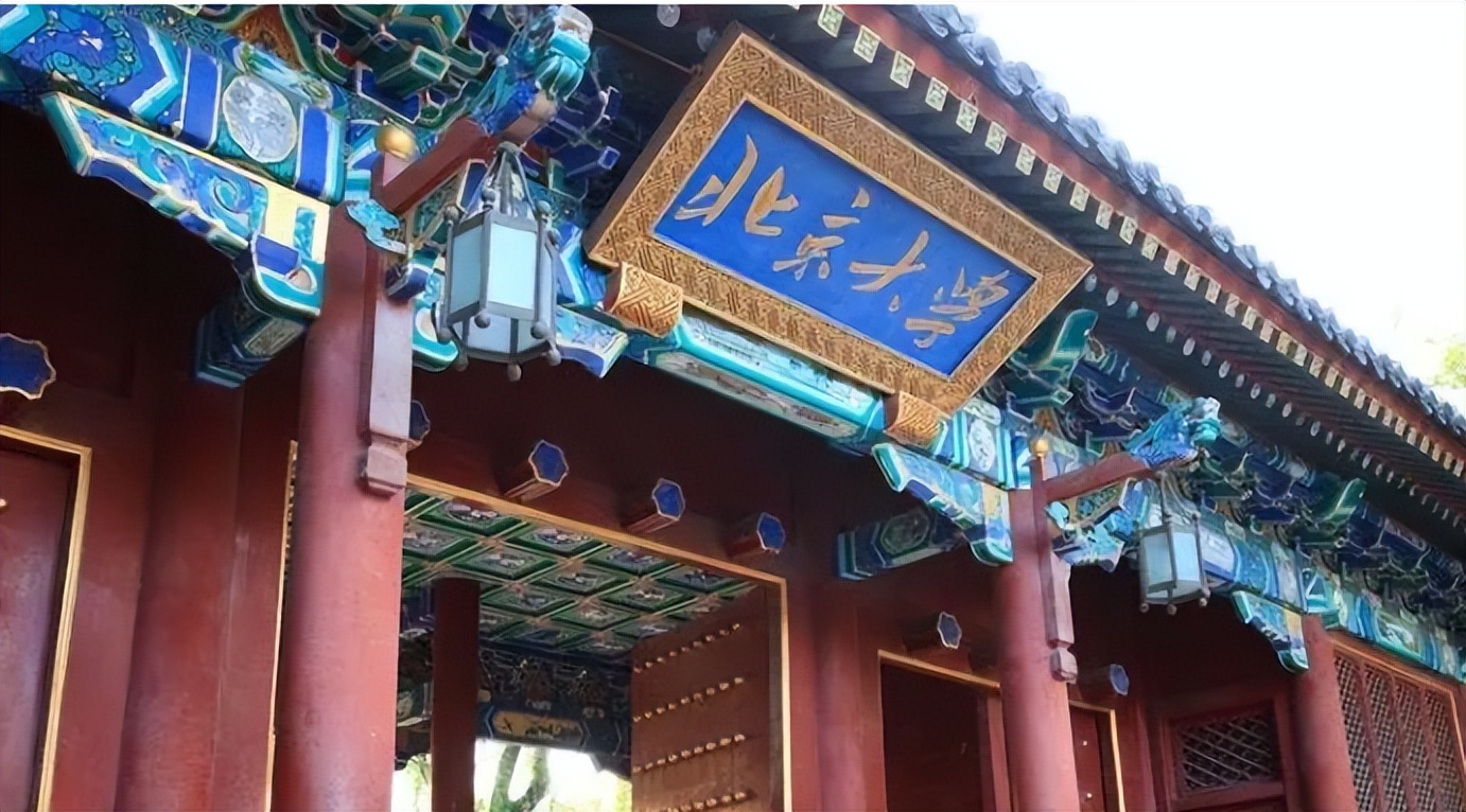 一组北京大学校花毕业照走红，颜值天花板来了，真实身份更是惊人