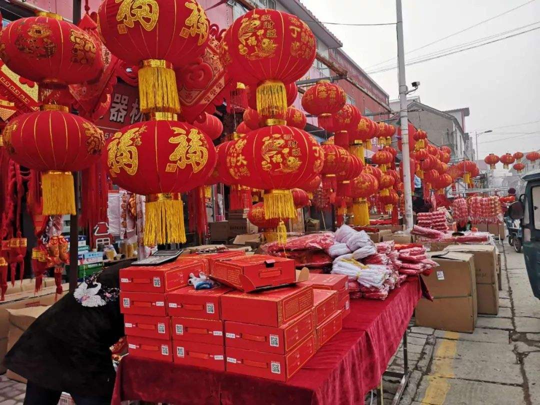 内蒙古教师张秀荣：花半月工资给贫困生买鞋，26年后学生买房报恩