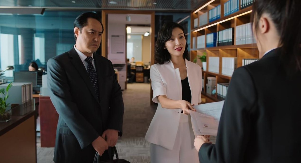 《幸福到万家》“老色鬼”韩律师，盯上何幸运，是他此生最大报应