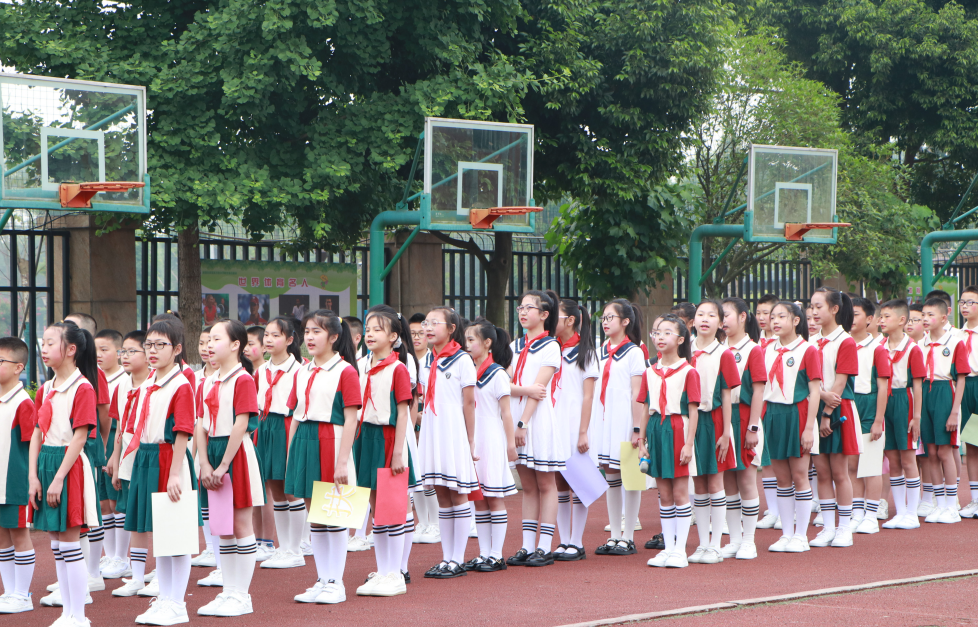 成都市双流区彭镇小学举行“助残扶残 人人有责”主题升旗仪式