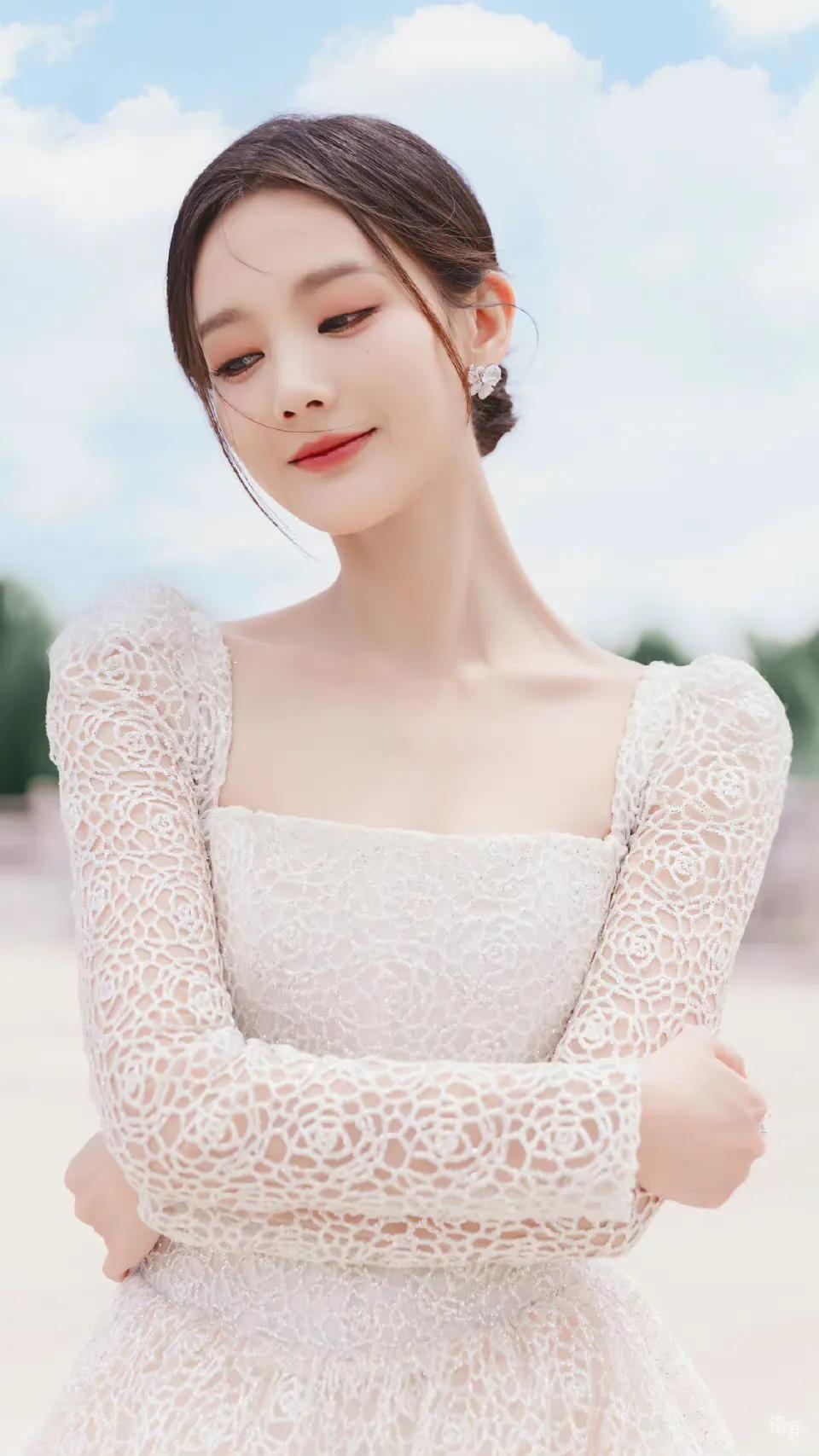 李一桐白色系