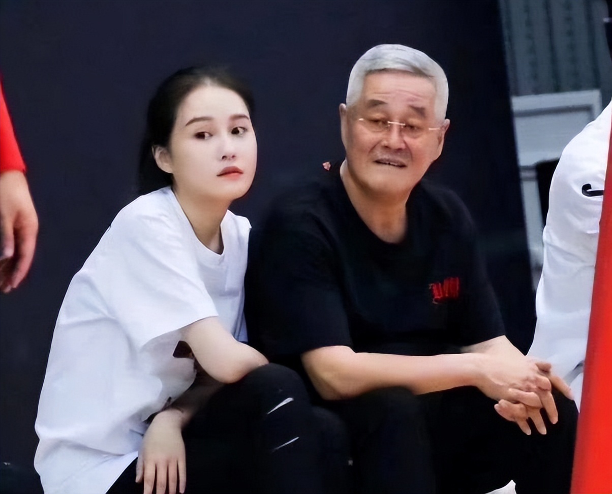 暴打女朋友，私奔當乞丐，為愛瘋狂的5位星二代，爹媽也兜不住