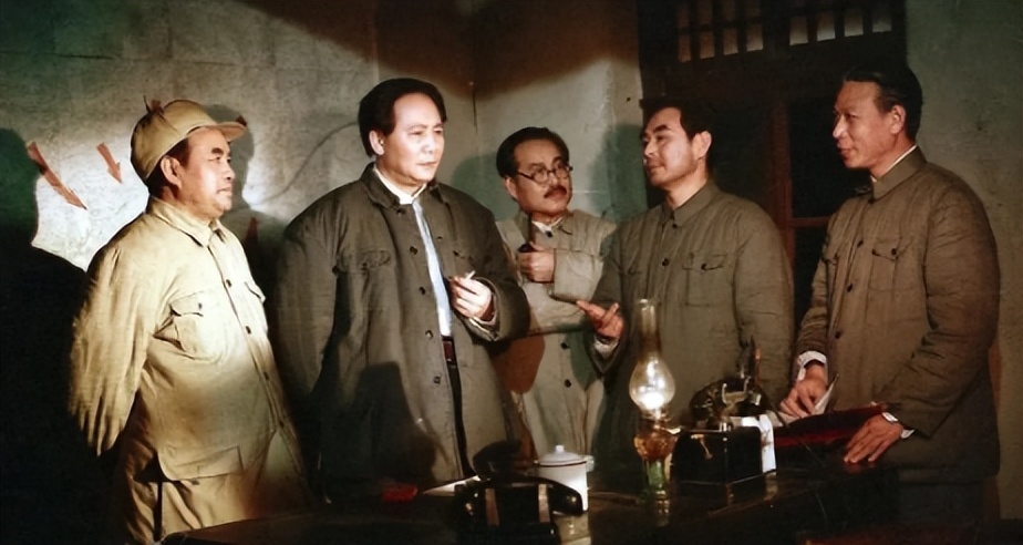 太像了，中国演毛泽东最牛的9个演员，唐国强仅排第2，张铁林倒数