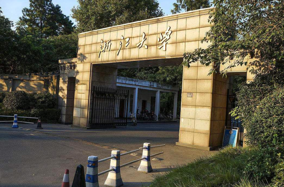 在北京落户更有优势的7所院校，都是“顶流”，本科生也有机会