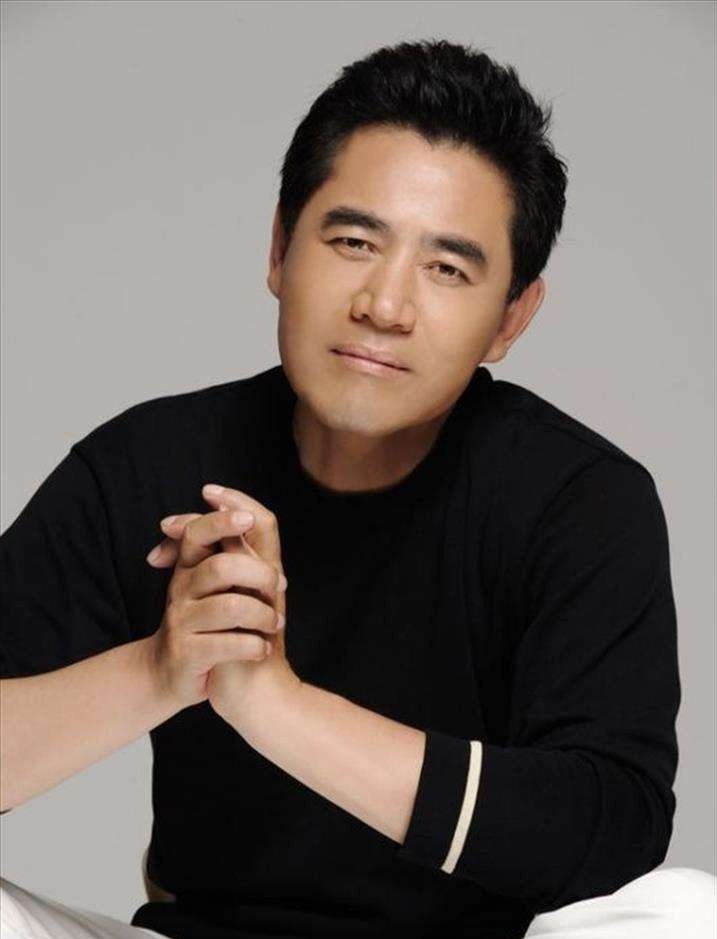 6位娱圈明星夫妻，从校服到婚纱，个个娶初恋，在一起最长40年