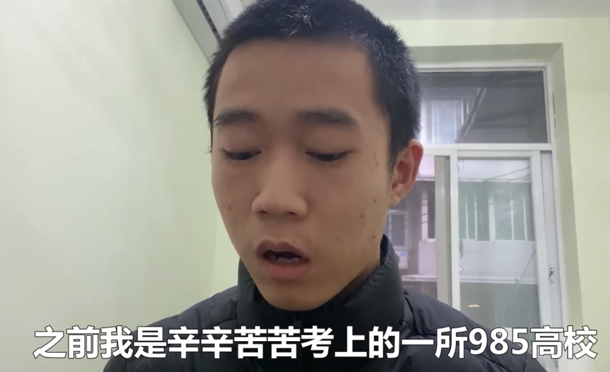 吃个桃桃后继有人，王甜心凭矫揉造作出圈，真实身份是985高材生