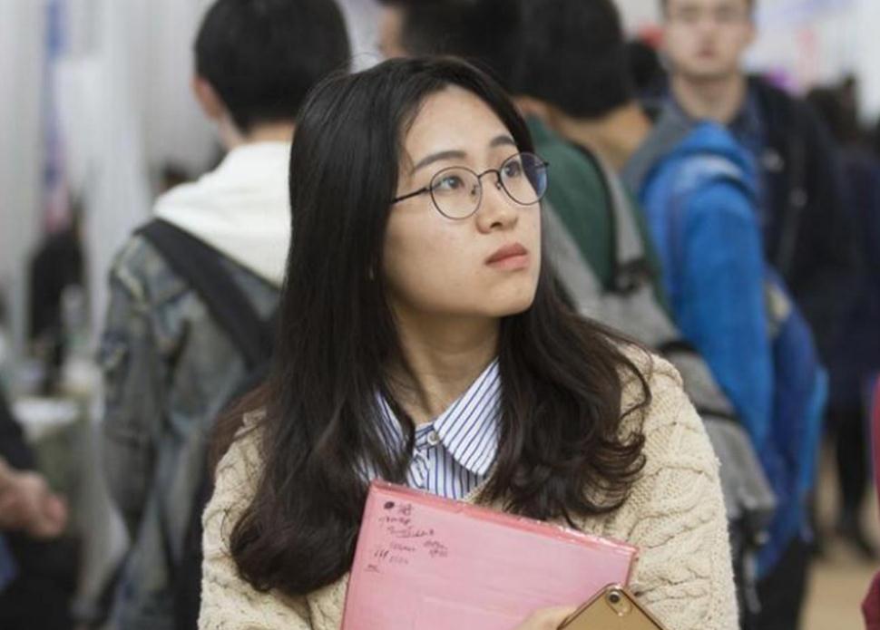 大学生迎来3个“就业政策”，找工作变得更容易，毕业生松了口气