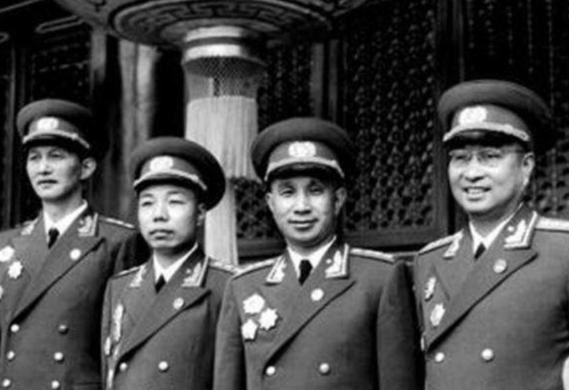 1950年胡志明到我国搬救兵，毛主席问他要多少兵，胡：我只要陈赓