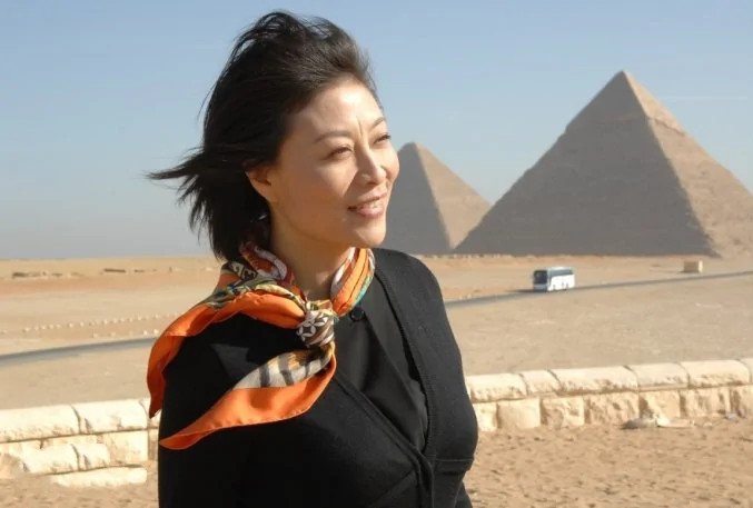 著名演员岳红：生女五个月被离婚，单亲妈妈31年，风光背后有眼泪