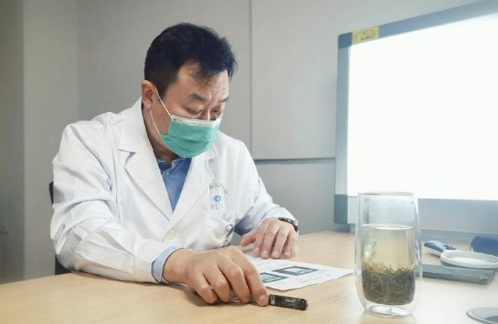 火遍媒体！这26位人大代表、12位政协委员，全部进京履职，全毕业于同一所大学！