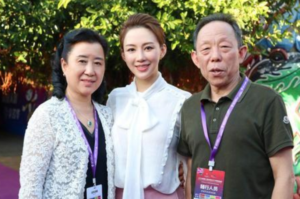 “九球天后”潘晓婷：40岁身价8亿，父亲才是她婚姻路上的绊脚石