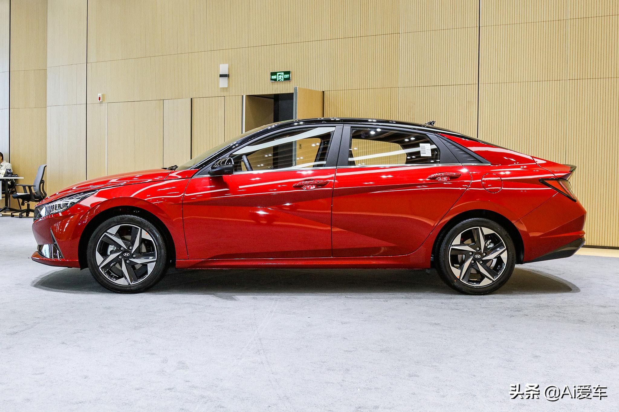 更低价油耗5.2L，自动挡合资三厢家轿，更大空间，实拍现代伊兰特