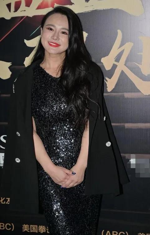 拳王妻子冉莹颖