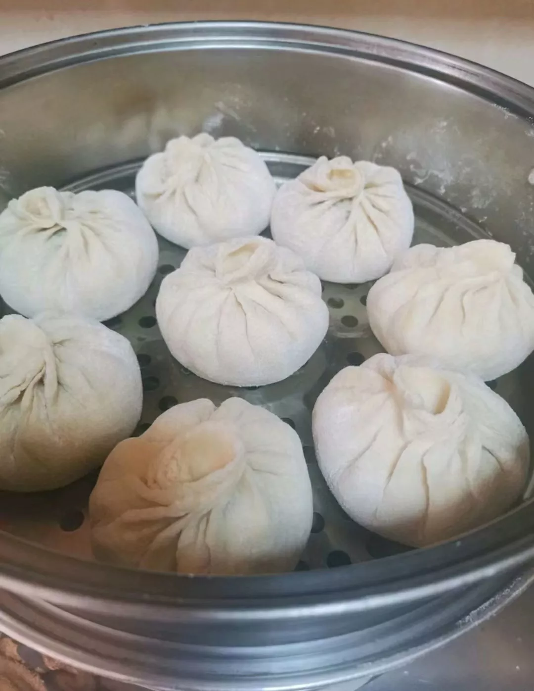 老东北美食韭菜鸡蛋馅的做法(好吃不长胖！春天的韭采最好吃！北方人喜欢吃馅)