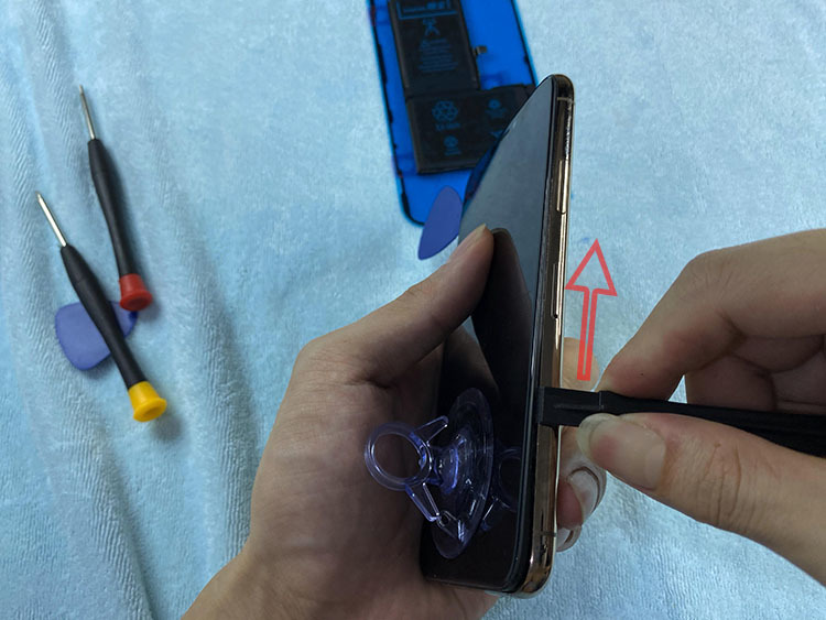 iPhone XS MAX更换大容量电池，续航直接翻倍，看完你也可以自己换