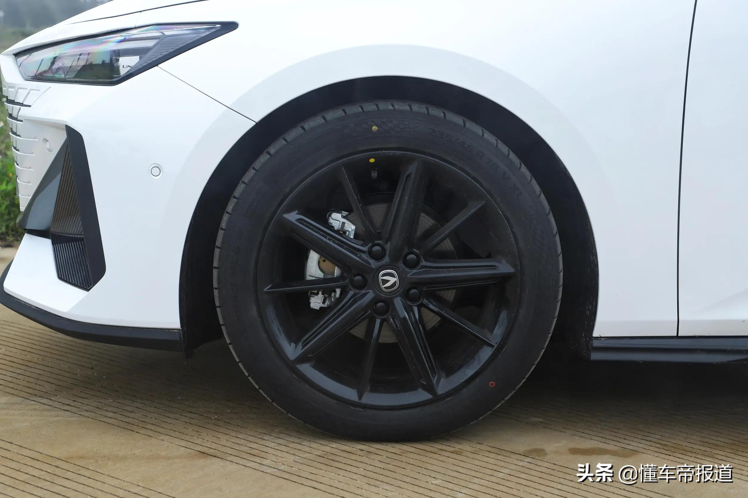 新车 | 电动尾翼加持！长安UNI-V正式上市，售10.89万元起