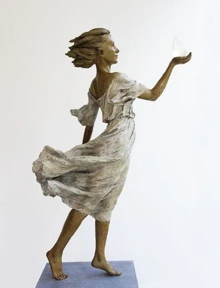 央美才女创作的人体雕塑，性感得很清纯，细节中却藏着魔鬼