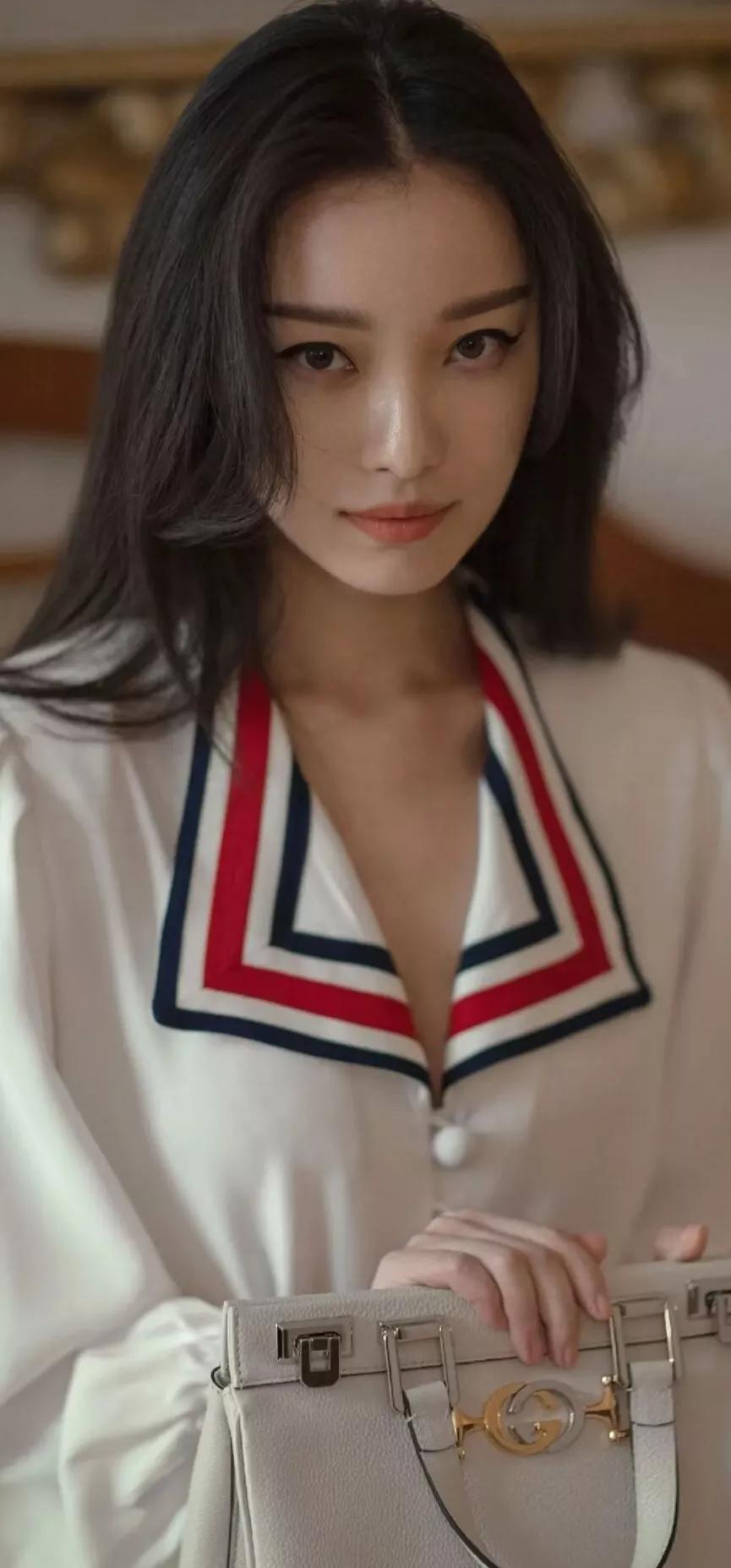 手机桌面，明星邓家佳和倪妮