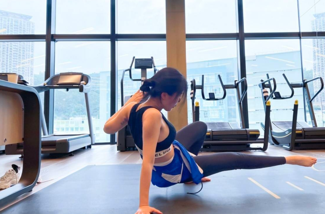 马斯克冷白皮大肚腩辣眼睛！嘲比尔盖茨身材不好的他，原来是垫底