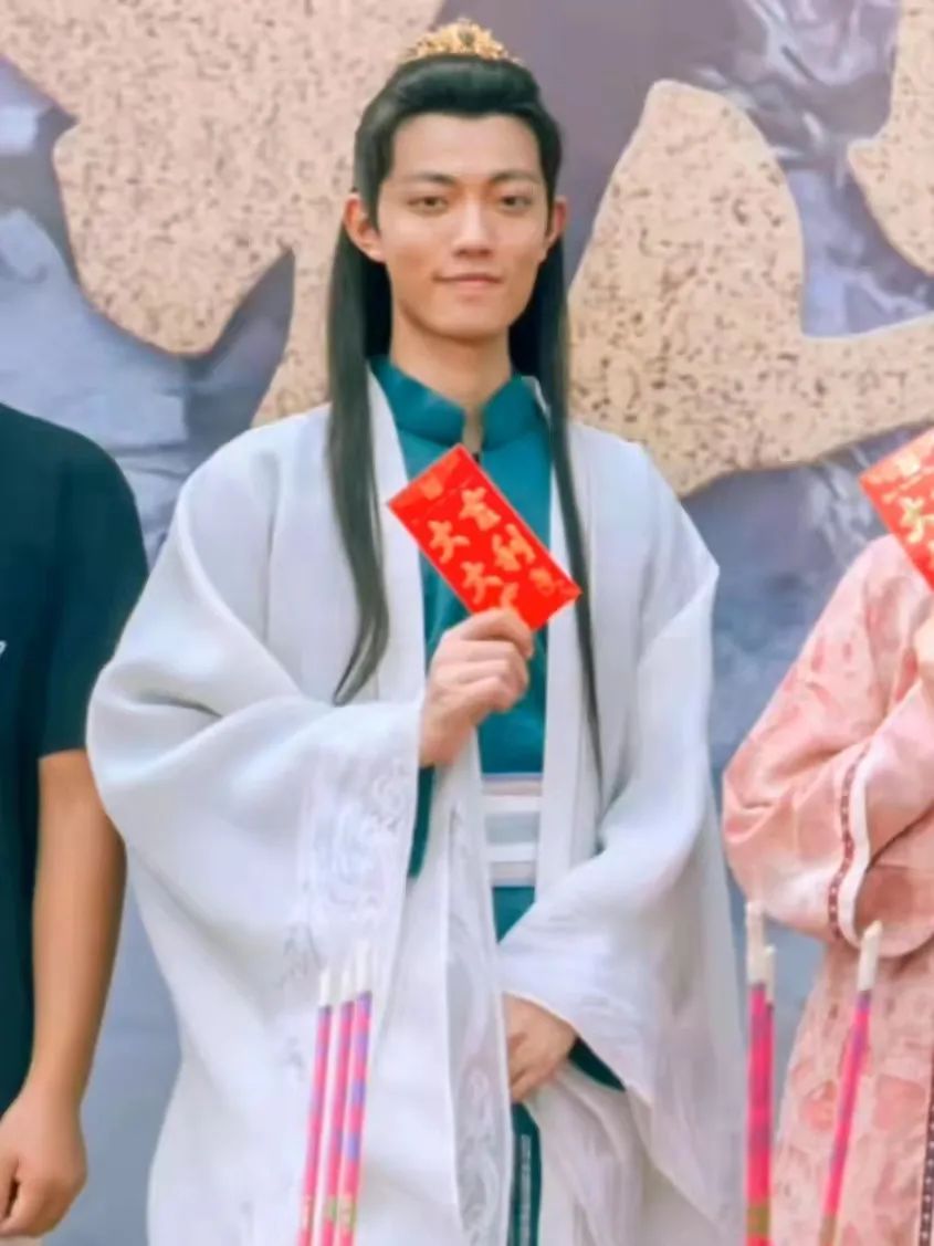2022年10人的新锐古装丑男：嘴巴突出，鼻子大，下巴大，各有特色