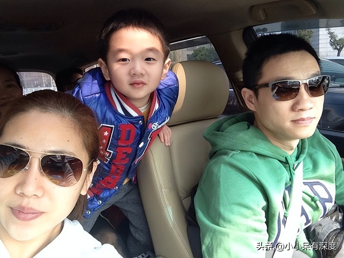 杨威晒照片，哇，小萌娃长成帅哥了！杨阳洋对双胞胎妹妹，特别好