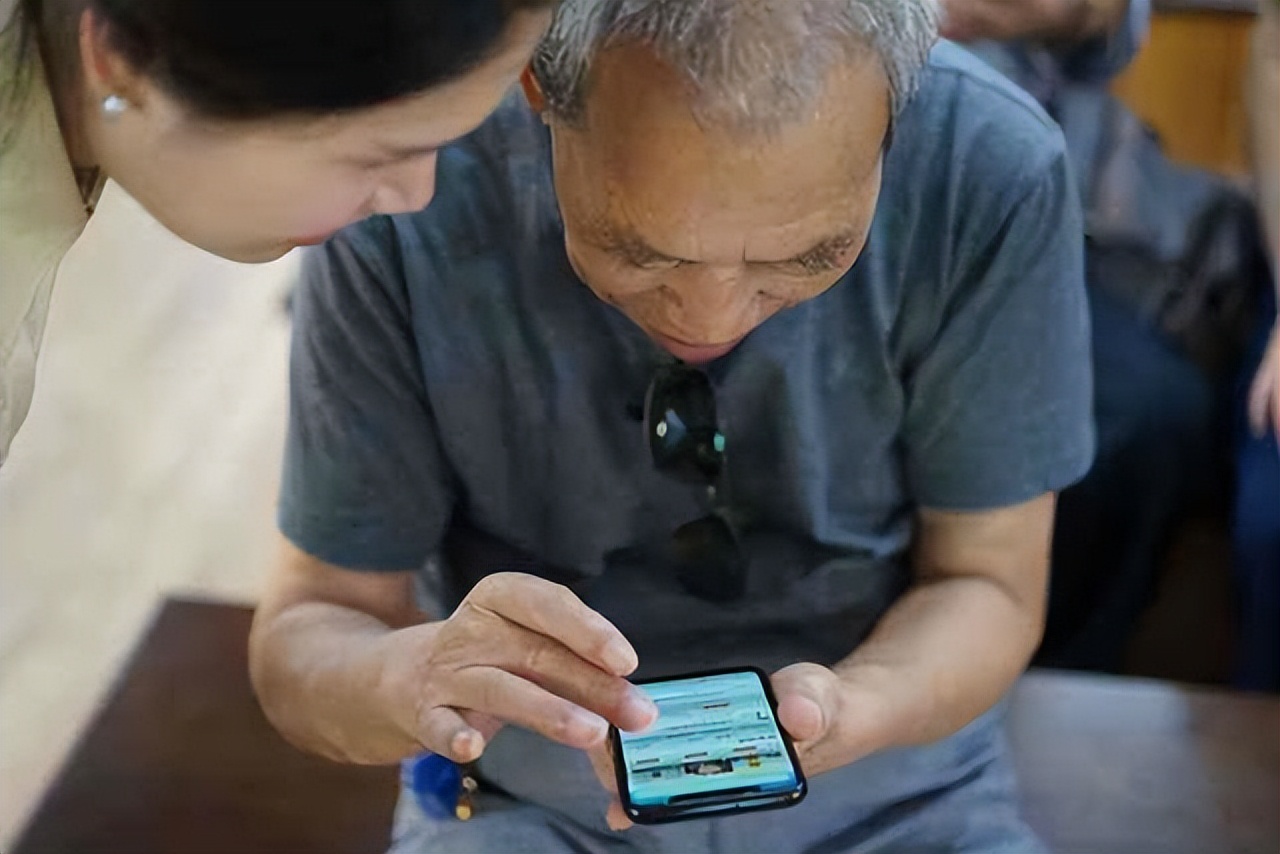 广东移动开启助老模式，客服电话直达人工，19元套餐畅快用