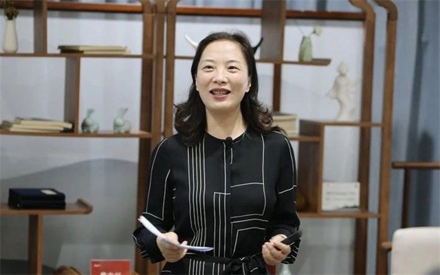 当年阿里的前台，马云给她0.2%股份，20年过去她怎样了？
