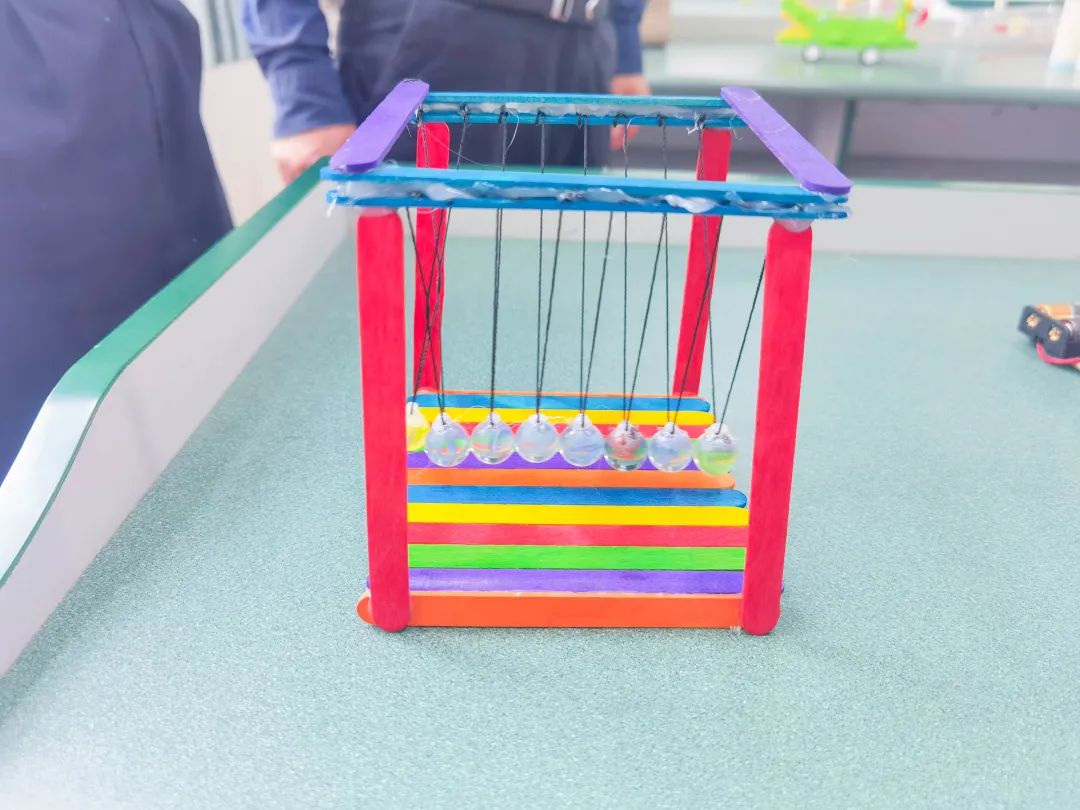 黄甲小学开展“人人参与科技节，我的科技节我做主”科技节活动